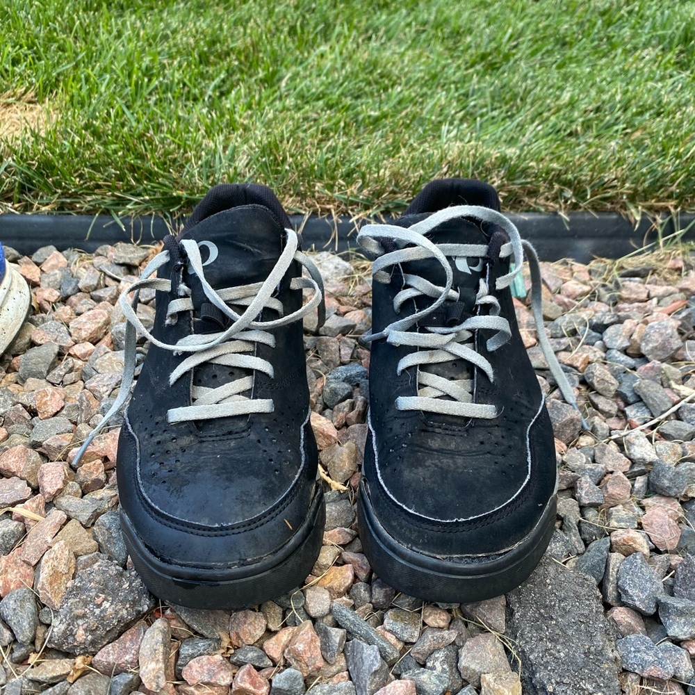 Pearl iZumi X-Alp Flow Size 41.5 Black